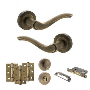 Old English Warwick Bathroom Set
